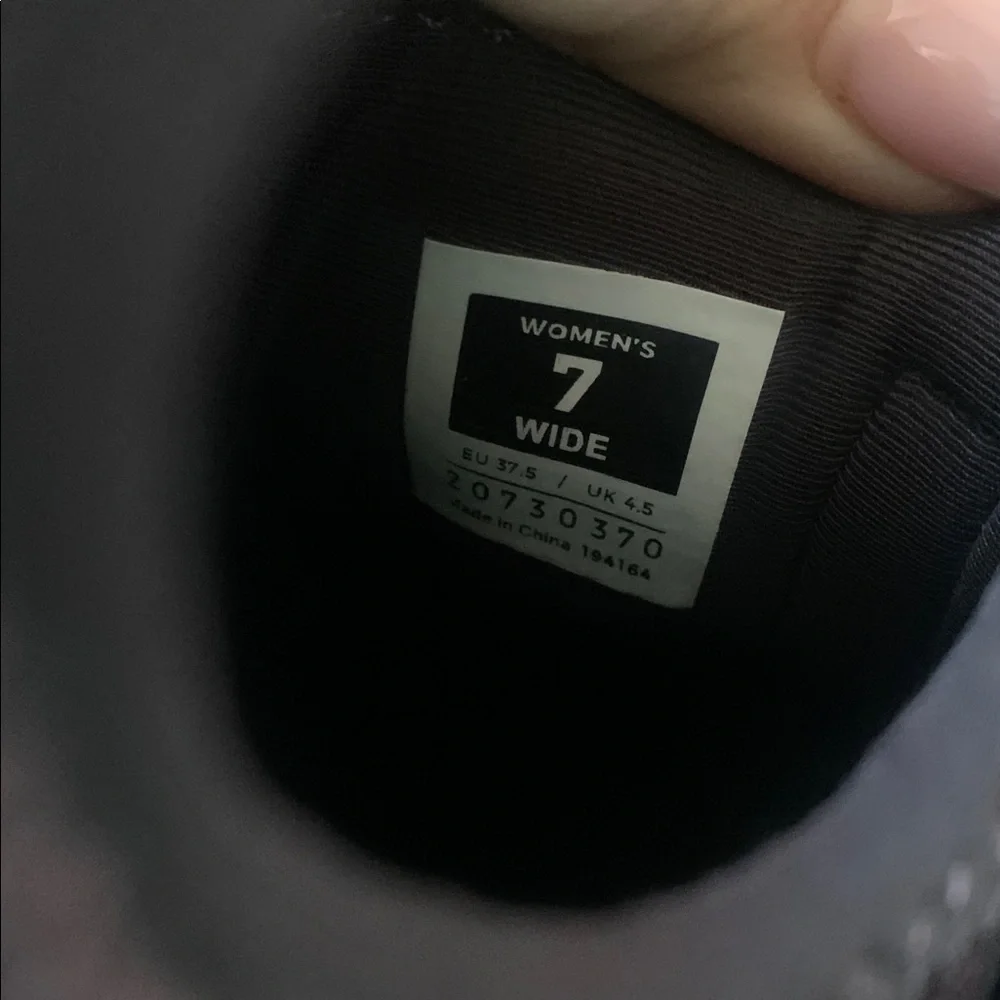 KURU Women’s Atom Sneakers, Size 7